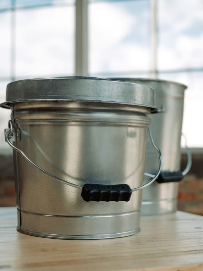 6 Gallon Galvanized Steel Storage Can with Locking Lid L30343